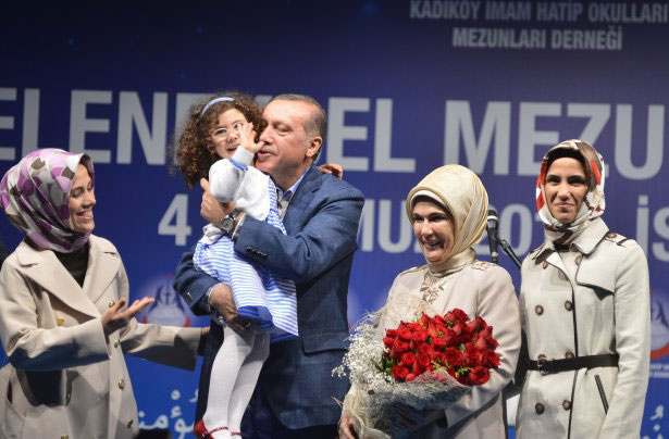 Başbakan Erdoğan'dan eşine anlamlı hediye