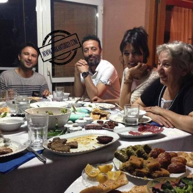 Tarkan'dan iftar yemeği