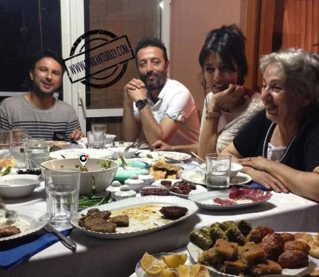 Tarkan elleri ile iftar yemeği hazırladı