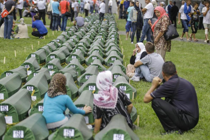 Srebrenitsa katliamı....19 yıl sonra 175 kişi daha toprağa veriliyor