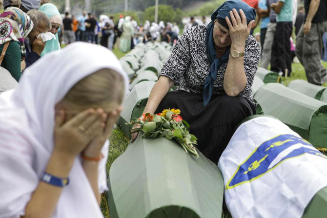 Srebrenitsa katliamı....19 yıl sonra 175 kişi daha toprağa veriliyor