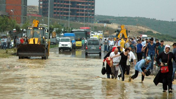 İstanbul'da yağmur hayatı felç etti