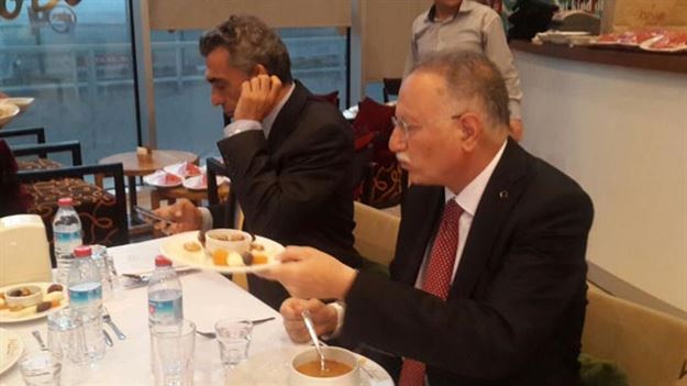 Ekmeleddin İhsanoğlu iftarını CNNTURK'de açtı