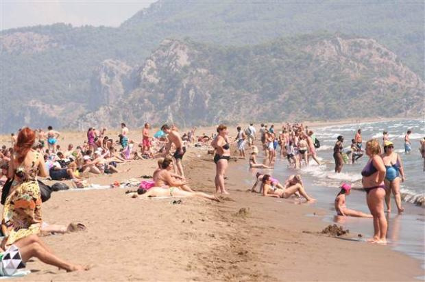 Turistler İztuzu Plajı'na  akın etti