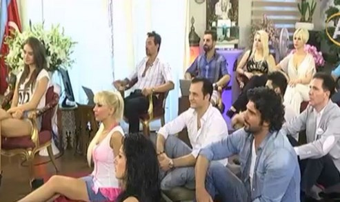 Adnan Oktar Bikinili fotoğrafları savundu