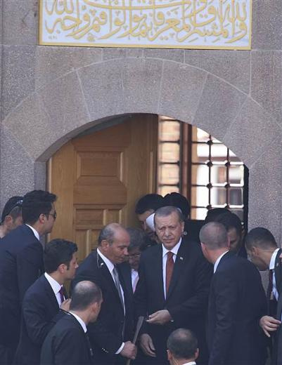 Erdoğan ve Davutoğlu aynı camide