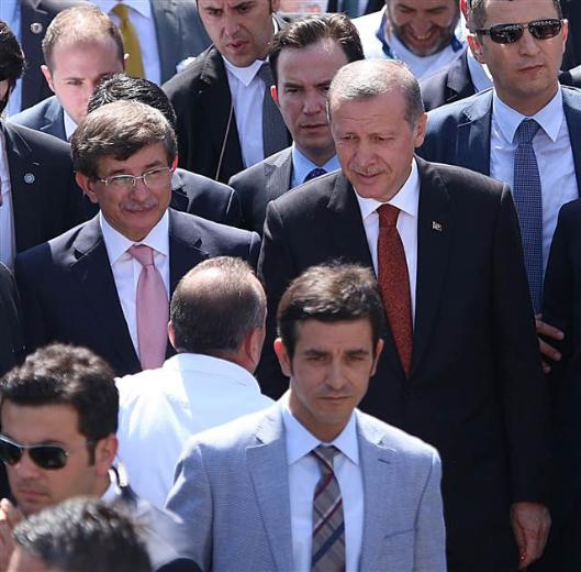 Erdoğan ve Davutoğlu aynı camide