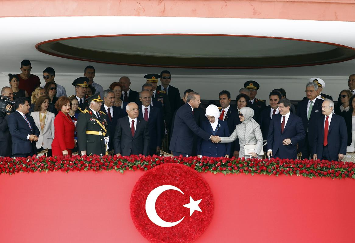 Erdoğan'ın eli havada kaldı! Protokol buz kesti