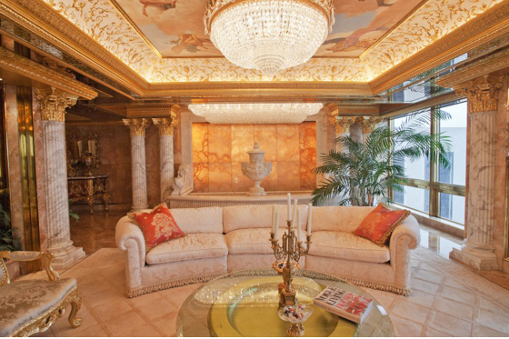 Donald Trump'ın eşi ve altın kaplama evi