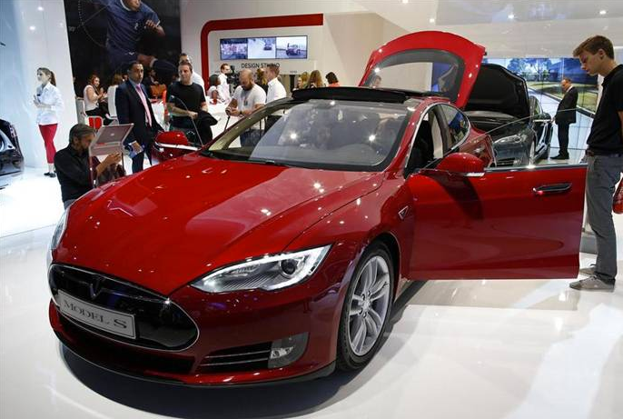 Tesla Model S P85D: 4 Çekişli Geliyor