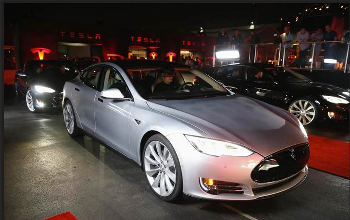 Tesla Model S P85D: 4 Çekişli Geliyor