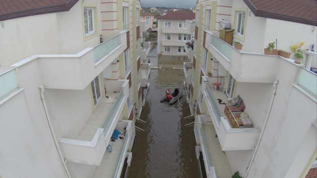 Kocaeli'ndeki evler su altında kaldı!