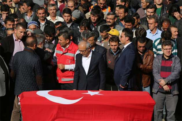 Cenaze töreni yürekleri sızlattı