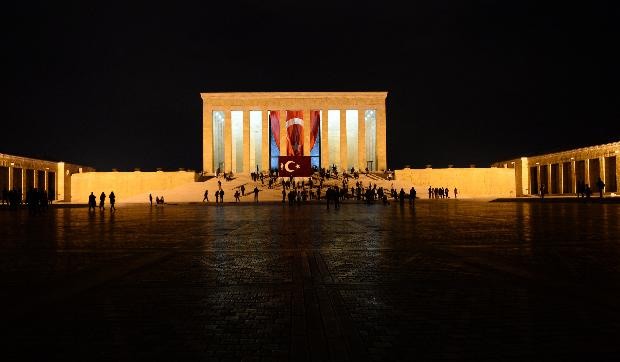 Anıtkabir’de yıllar sonra meşale yakıldı