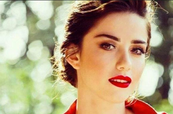 Özge Gürel'den olay açıklamalar 'Türkan Şoray kurallarım yok!'