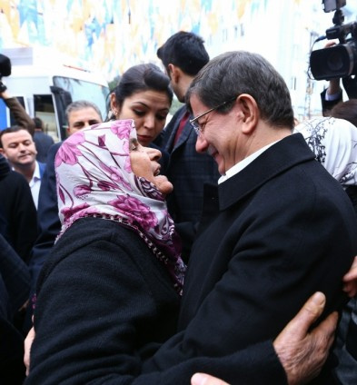 Başbakan Davutoğlu'na Hatay'da sevgi seli