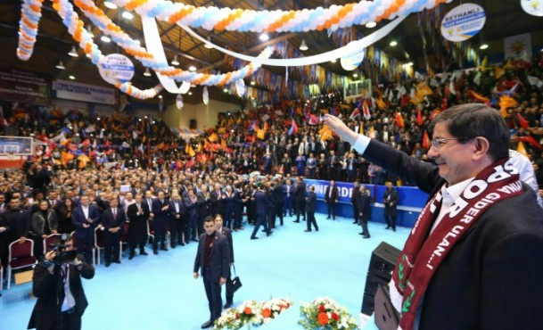 Başbakan Davutoğlu'na Hatay'da sevgi seli