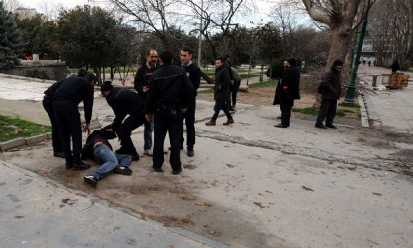 Gezi Parkı'nda seyyar satıcılara sopalı dayak