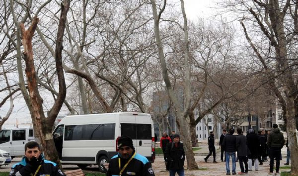 Gezi Parkı'nda seyyar satıcılara sopalı dayak