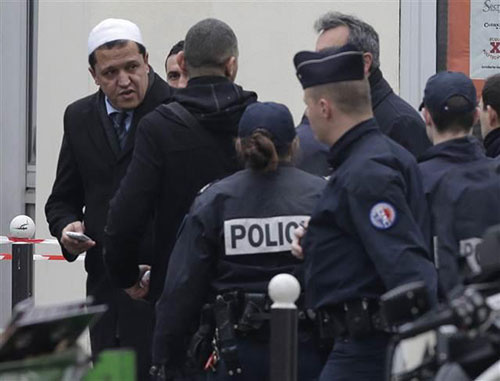 Paris'teki katliama ilk imam koştu