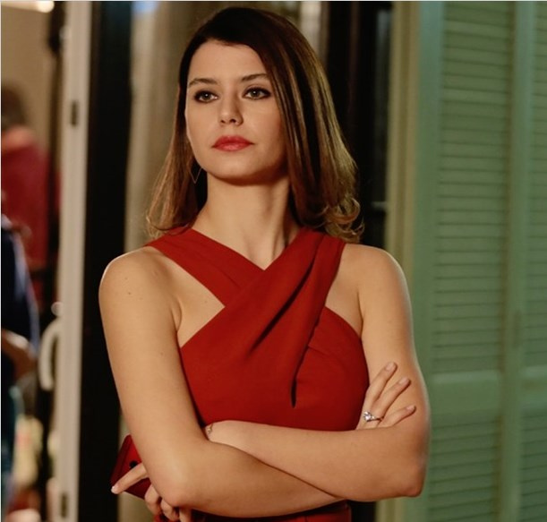 Beren Saat'in hayali suya düştü!