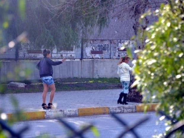 Aşiret kadınları fuhuş pazarlığında