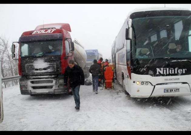 Kar zincirleme kazaya neden oldu