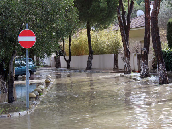 Çeşme'de sel ve fırtına