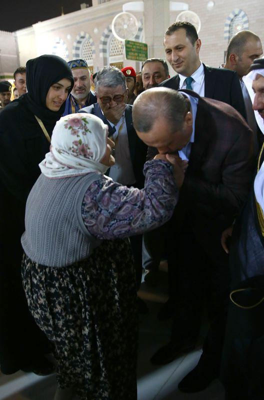 Cumhurbaşkanı Erdoğan Mescid-i Nebevi'yi ziyaret etti