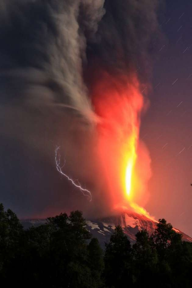 Şili'deki Villarrica volkanı lav püskürtmeye başladı
