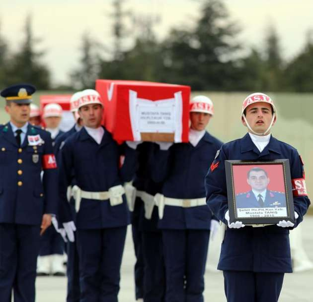 Şehit pilotlar için Eskişehir'de askeri tören