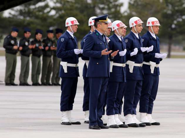 Şehit pilotlar için Eskişehir'de askeri tören