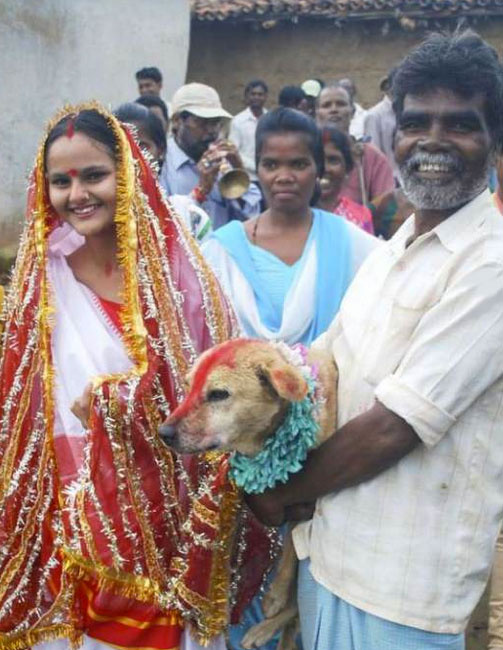Köpekle evlenen kız