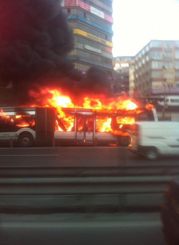 Metrobüs yangın