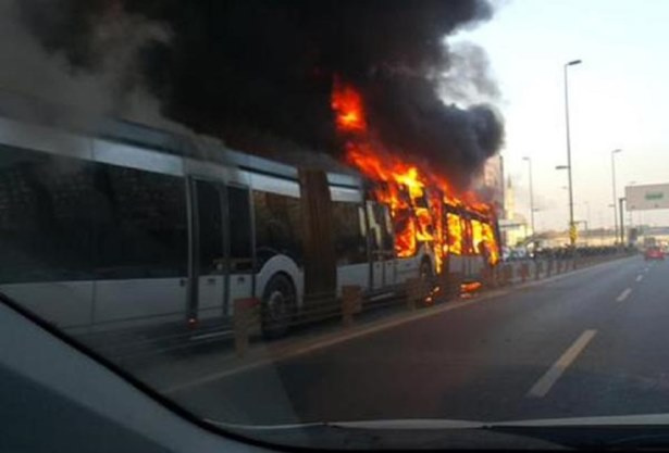 Metrobüs yangın