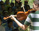 Köylülere orkestra dersi