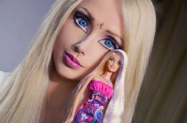 İnsan Barbie makyajsız haliyle şaşırttı