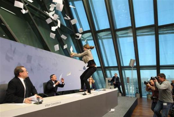 Merkez Bankası Başkanı Draghi'ye saldırı