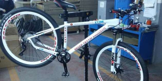 Salcano Cumhurbaşkanı Erdoğan için bisiklet yaptı