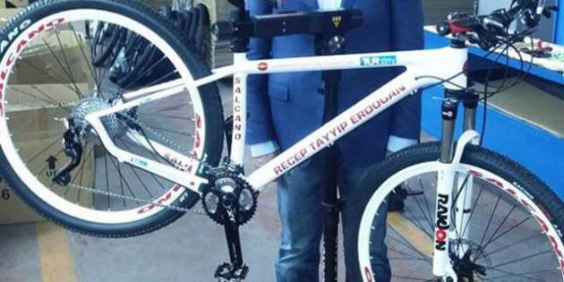 Salcano Cumhurbaşkanı Erdoğan için bisiklet yaptı