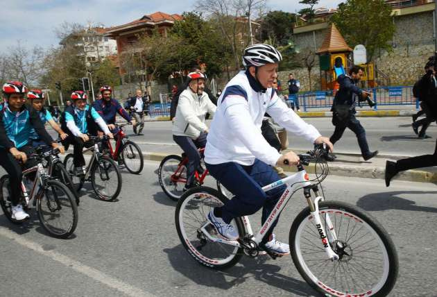 Cumhurbaşkanı Erdoğan bisiklet sürdü