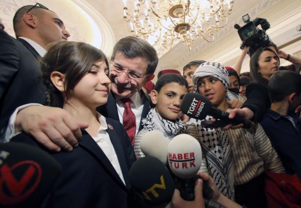 Başbakan Davutoğlu'nun çocuk koruması