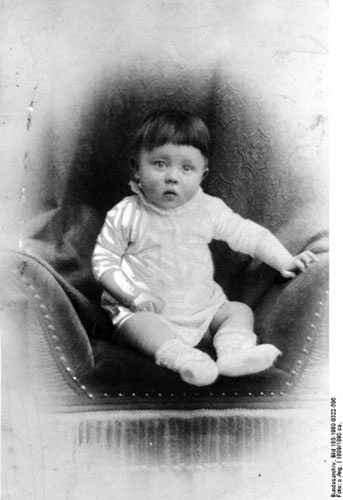 Nazi lideri Hitler'in ilk kez yayınlanan fotoğraf albümü