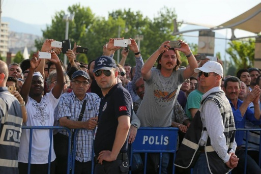 İzmir'de Erdoğan'a sevgi seli