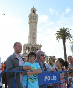 İzmir'de Erdoğan'a sevgi seli