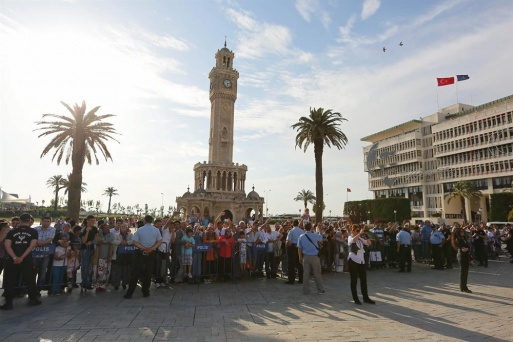 İzmir'de Erdoğan'a sevgi seli