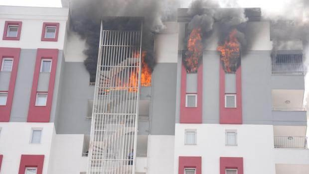Adana'da lüks sitede yangın