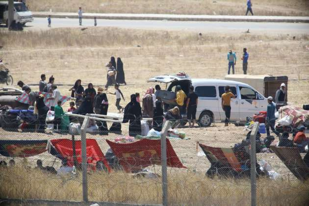 Suriyelilerin sınırda bekleyişi sürüyor