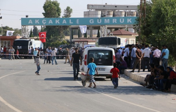 Sığınmacılar Türkiye'ye alınmaya başlandı