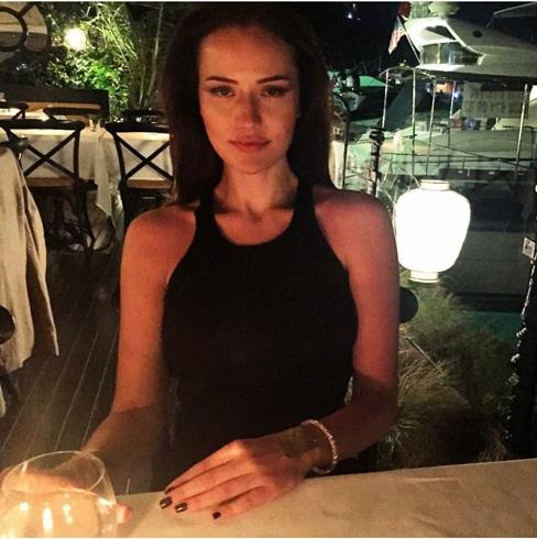 Fahriye Evcen'in şaşırtan fotoğrafı